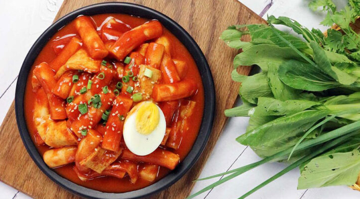 Bánh gạo Tokbokki bằng bánh tráng