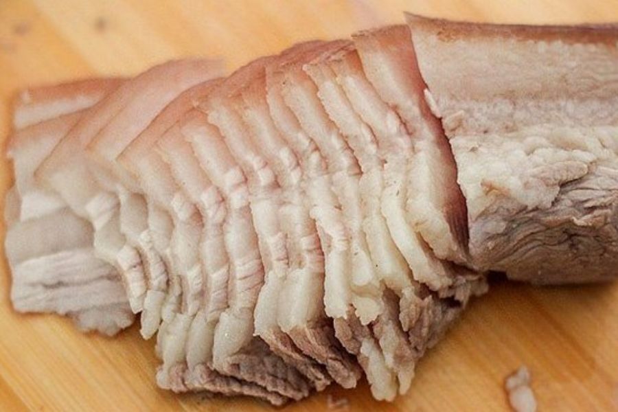 cắt thịt heo luộc đúng cách