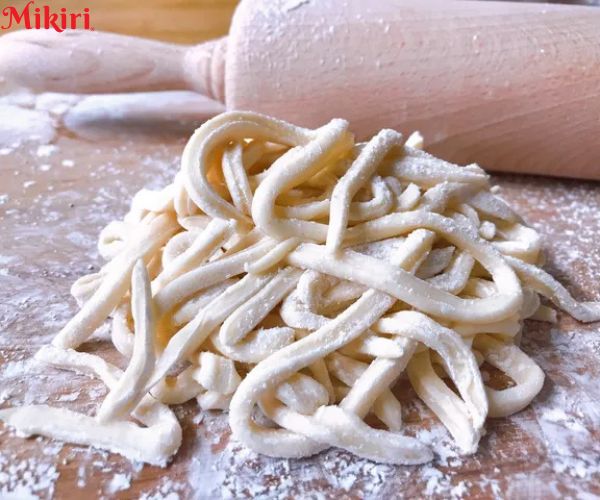 Tạo hình sợi bánh canh bột gạo