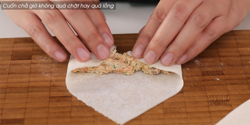 Mẹo chiên chả giò giòn lâu