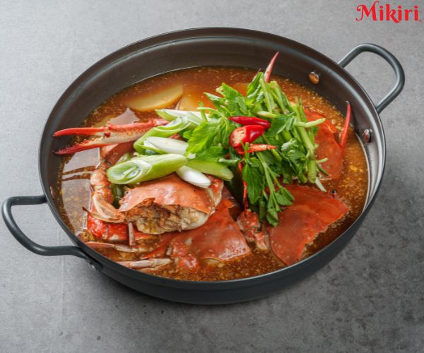 Nấu nước dùng cho bánh canh ghẹ