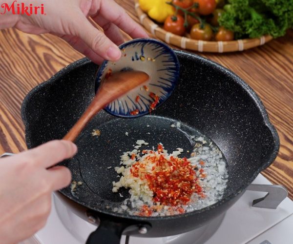 Phi thơm tỏi ớt làm mắm me