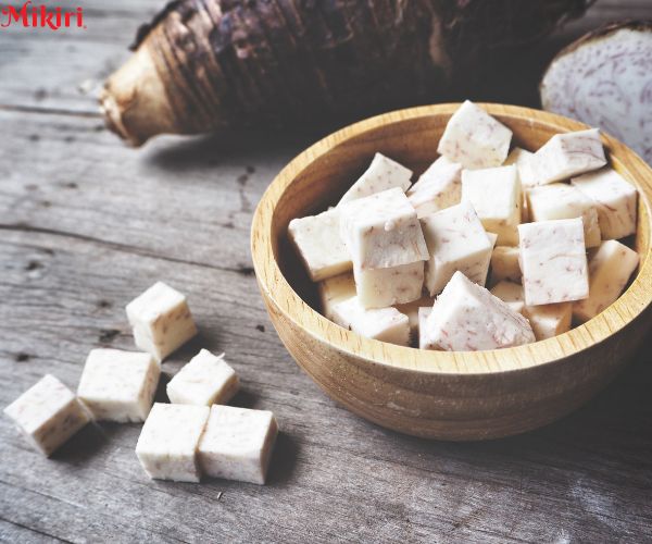 Sơ chế khoai môn làm chao môn