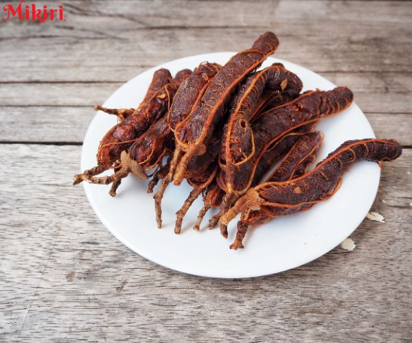 Tách bỏ vỏ me