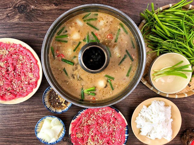 cách làm lẩu bò nhúng mắm ruốc