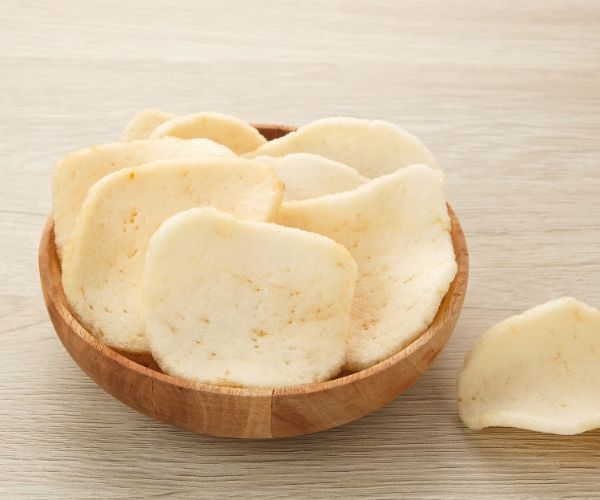 Bánh phồng tôm chiên bằng dầu