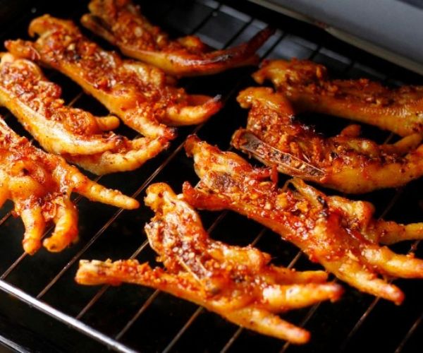 Chân gà nướng sa tế; 